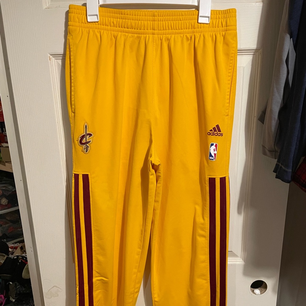 Adidas Cleveland Cavaliers Warm Up pants sz L yellow